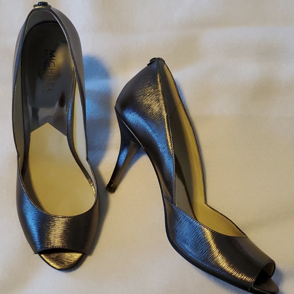 Shoes - Picture 2 of 3